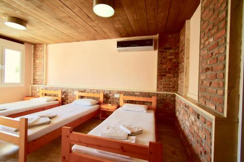 Postel nebo postele na pokoji v ubytování Menis Haus Rooms