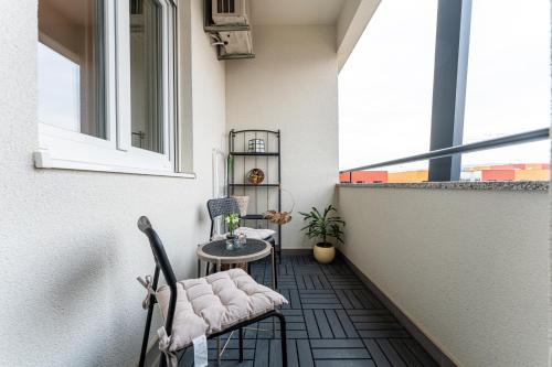 Flexible SelfCheckIns 129 - Zagreb - Garage - Loggia