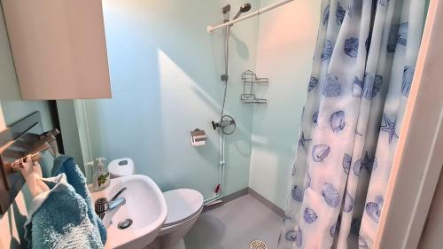 Koupelna v ubytování Space to enjoy - 2BR Apt Smögen