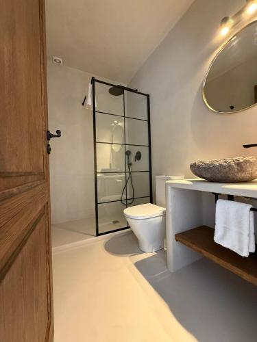 a bathroom with a toilet and a glass shower at Casa Bel - Apartment 3 in Miami Platja