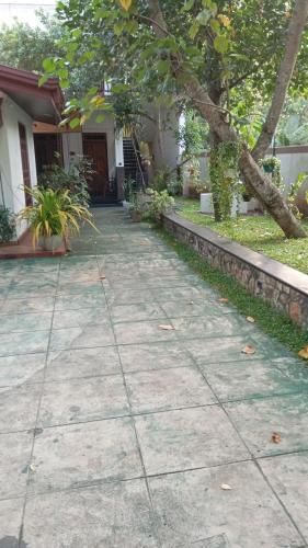 Taman di luar Ceylonima Home Stay