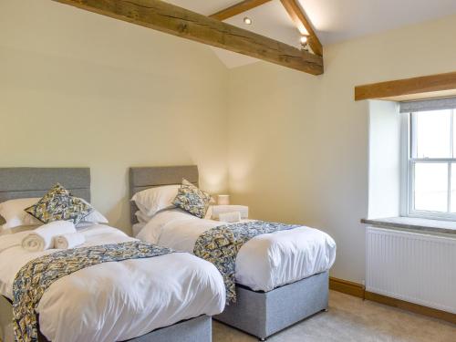 a bedroom with two beds and a window at Deer Park - Uk33360 in Reeth