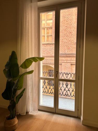 an open door with a window and a plant at Casa Crova in Nizza Monferrato