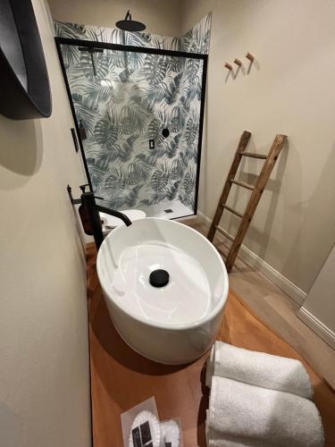 a bathroom with a white bowl sink and a window at Casa Crova in Nizza Monferrato