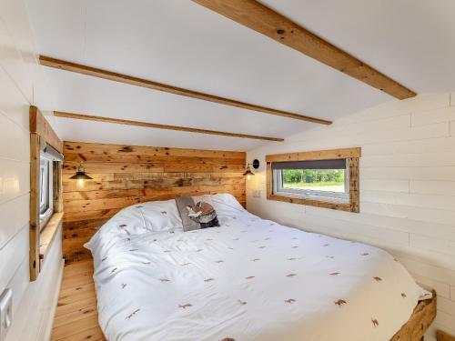 Ένα ή περισσότερα κρεβάτια σε δωμάτιο στο Fox Tiny House- Uk47395