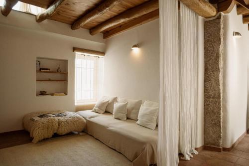 Ένα ή περισσότερα κρεβάτια σε δωμάτιο στο Private room neat Adraga Beach