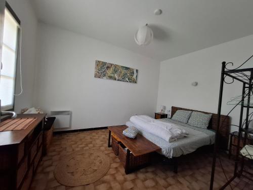 Postel nebo postele na pokoji v ubytování F2 Les Figuiers proche Ajaccio