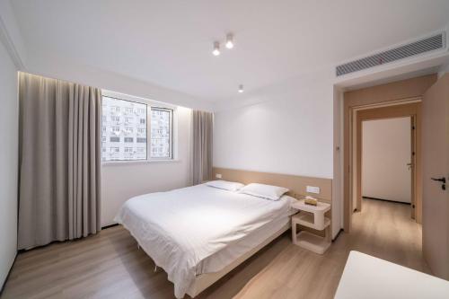 Ένα ή περισσότερα κρεβάτια σε δωμάτιο στο ZHome-Modern 3 bedrooms apartment - near NanJing Road