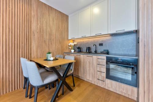 Η κουζίνα ή μικρή κουζίνα στο Zlatibor Lux Apartman - Terra 49