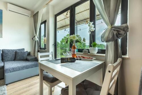 Apartments with parking space Rovinj - 24549
