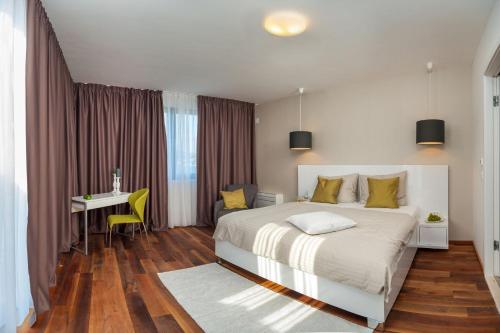 Seaside luxury villa with a swimming pool Okrug Gornji, Ciovo - 24340