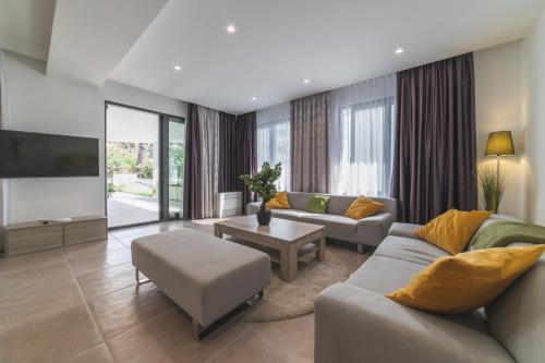 Seaside luxury villa with a swimming pool Trogir - 24341