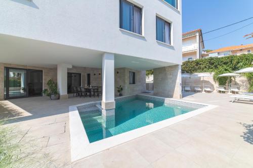Seaside luxury villa with a swimming pool Trogir - 24341