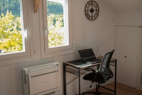 a room with a desk with a laptop and a chair at Apartamento Rio Irati in Aoiz