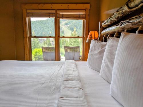 Katil atau katil-katil dalam bilik di Tenderfoot Lodge 2613 by SummitCove Lodging