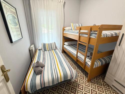Postel nebo postele na pokoji v ubytování Cal Cinto · Apartamento rústico y renovado 7p