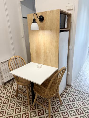 Kuchyň nebo kuchyňský kout v ubytování Cal Cinto · Apartamento rústico y renovado 7p