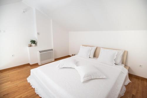 Giường trong phòng chung tại Sunny apartment - by the sea