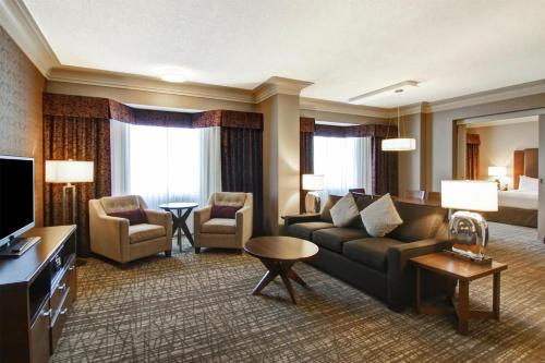 Posezení v ubytování DoubleTree by Hilton West Edmonton