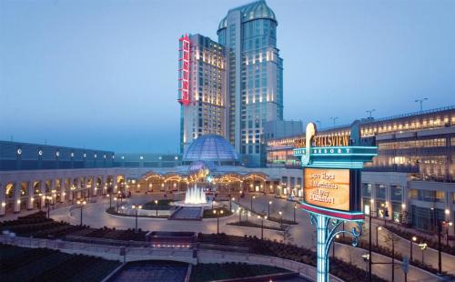a city with tall buildings and a fountain in a courtyard at Hilton Niagara Falls/ Fallsview Hotel and Suites in Niagara Falls