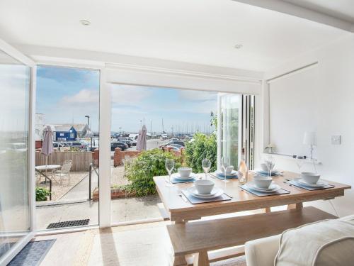 Χώρος καθιστικού στο Coast View Apartment