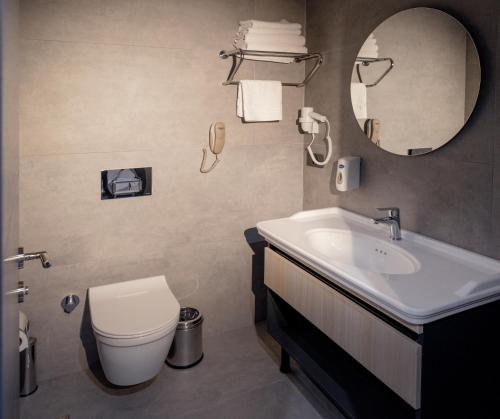 Ένα μπάνιο στο Demederon Hotel