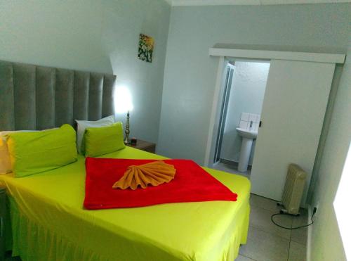 Katil atau katil-katil dalam bilik di Neo & ruks guest houses Boston Belleville 4