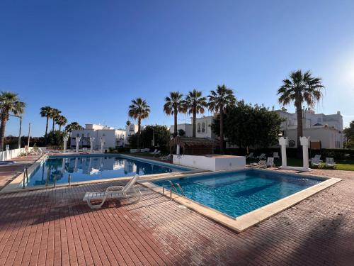 Green Apartment in Tavira Garden