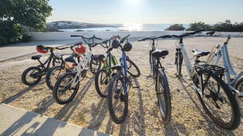 a group of bikes parked on the beach at Ni&Gio Sterna 6 in Parikia