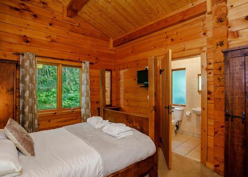 Ένα ή περισσότερα κρεβάτια σε δωμάτιο στο Quarry Walk Lodges