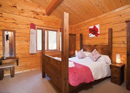 Ένα ή περισσότερα κρεβάτια σε δωμάτιο στο Quarry Walk Lodges