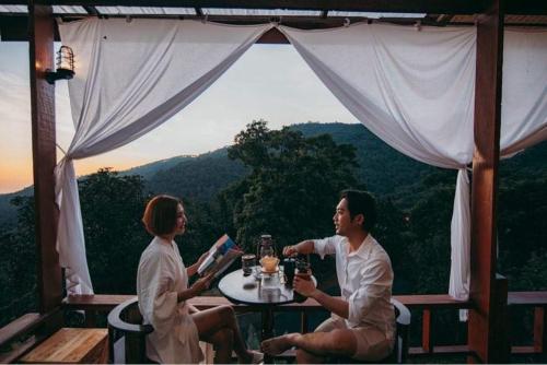 Pemandangan gunung umum atau pemandangan gunung yang diambil dari resort