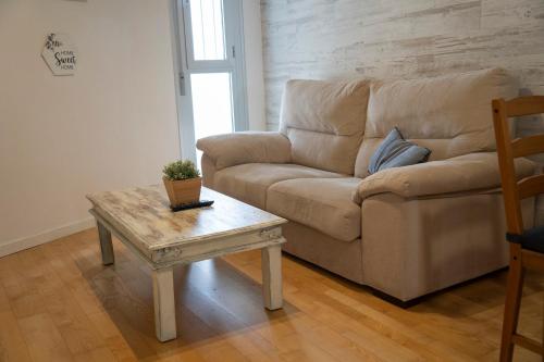 BONITO APARTAMENTO a 200 metros del centro de Sevilla con piscina y parking gratis