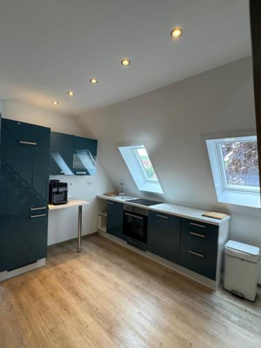 Η κουζίνα ή μικρή κουζίνα στο Dachgeschosswohnung Benther Berg, Contactless Check-in, free parking, Vollsaniert und Renoviert 2025