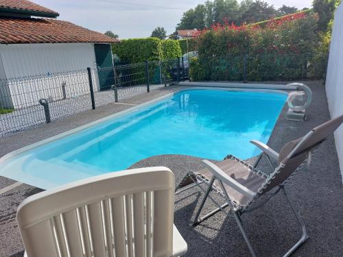 Photo de la galerie de l'établissement Logement entier avec piscine, à Urrugne