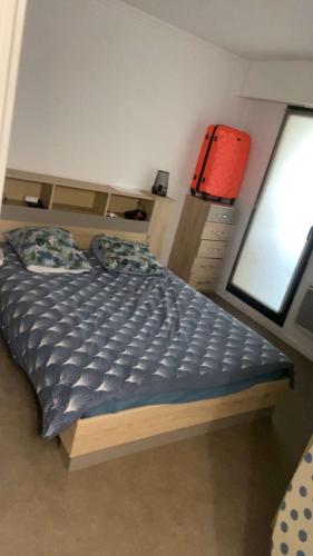 Photo de la galerie de l'établissement Super T2 pour 4 personnes les pieds dans l eau à Fréjus plage, à Fréjus