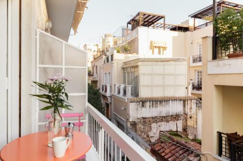 Colorful Apartment Close to the Acropolis