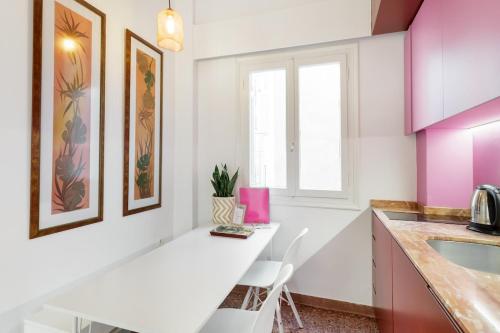 Colorful Apartment Close to the Acropolis