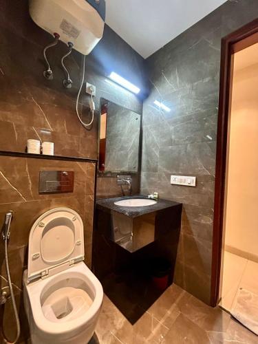 a bathroom with a toilet and a sink at Hotel Z Suites - Delhi Airport- FREE Airport Pickup & Drop in New Delhi