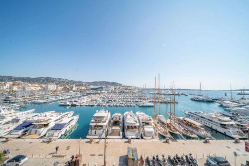 REF 774 - Cannes Old Port - Sea view partment for rent