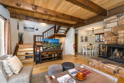 Χώρος καθιστικού στο Mountain Escape - Lake Tahoe - Incline Village - Private Garage