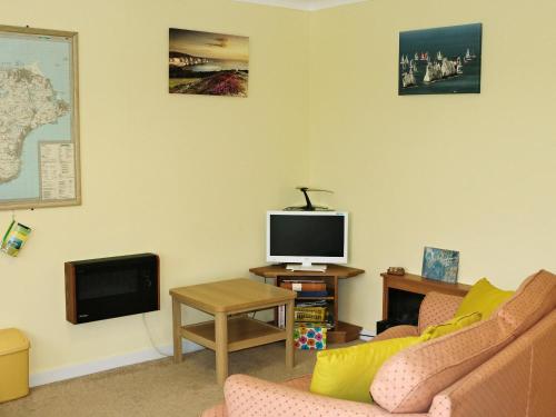 Μια τηλεόραση ή/και κέντρο ψυχαγωγίας στο Cliff End