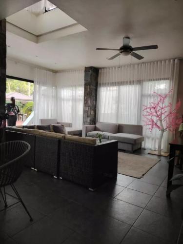 Un lugar para sentarse en Nice home