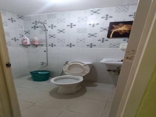 Ένα μπάνιο στο Amigas Transient House