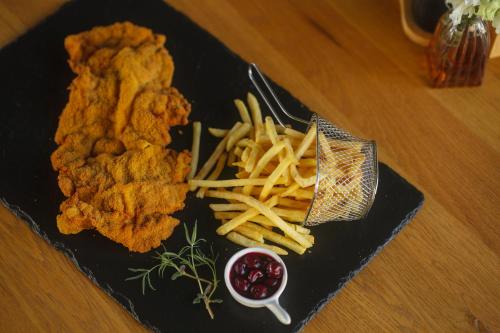 Makanan di atau berdekatan hotel