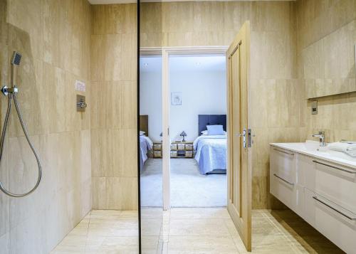 Ένα μπάνιο στο Ladera Retreat Lodges