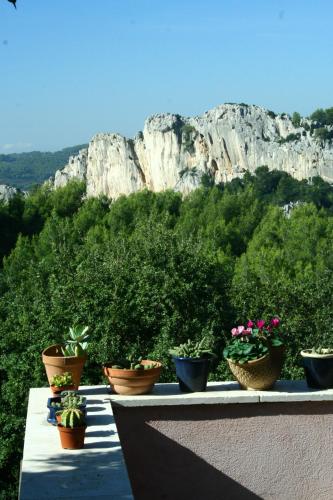 Photo de la galerie de l'établissement Mas provençal climatisé piscine à débordement pleine nature près de Bandol, Sanary, Cassis, le Castellet, à Évenos