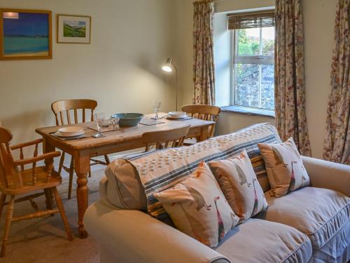 Posezení v ubytování The Cottage