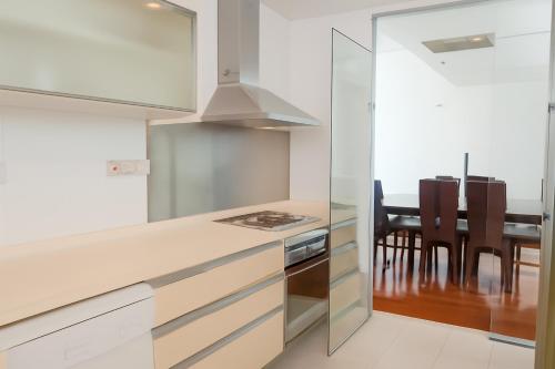Dapur atau dapur kecil di Monarch Apartment