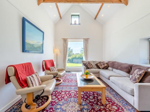 Posezení v ubytování Rhandir Long House